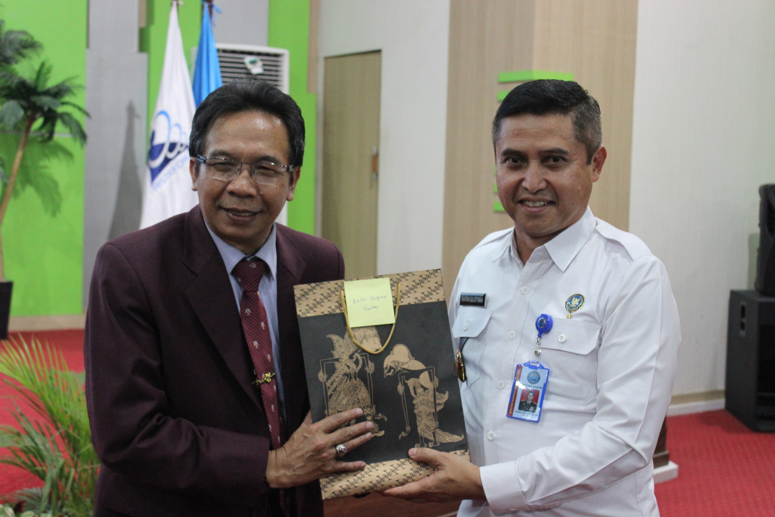 KEPALA BNNP BANTEN MENGHADIRI PISAH SAMBUT REKTOR UNTIRTA KEPALA BNNP BANTEN MENGHADIRI PISAH SAMBUT REKTOR UNTIRTA