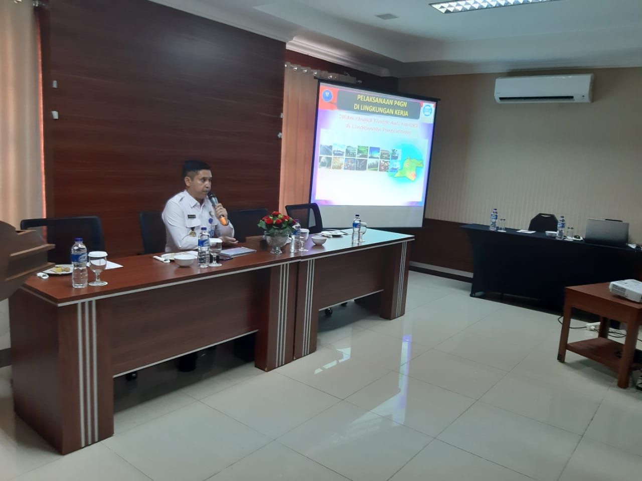 Kepala BNN Menjadi Nara Sumber Acara Bimtek Anti Narkoba di Lingkungan Pemerintahan Kepala BNN Menjadi Nara Sumber Acara Bimtek Anti Narkoba di Lingkungan Pemerintahan