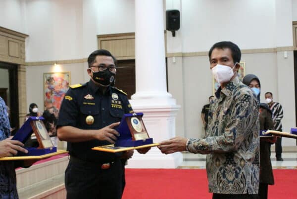 BNNP Banten Berikan Apresiasi Penghargaan Terhadap Penggiat Anti Narkotika Pada Puncak Hani 2021