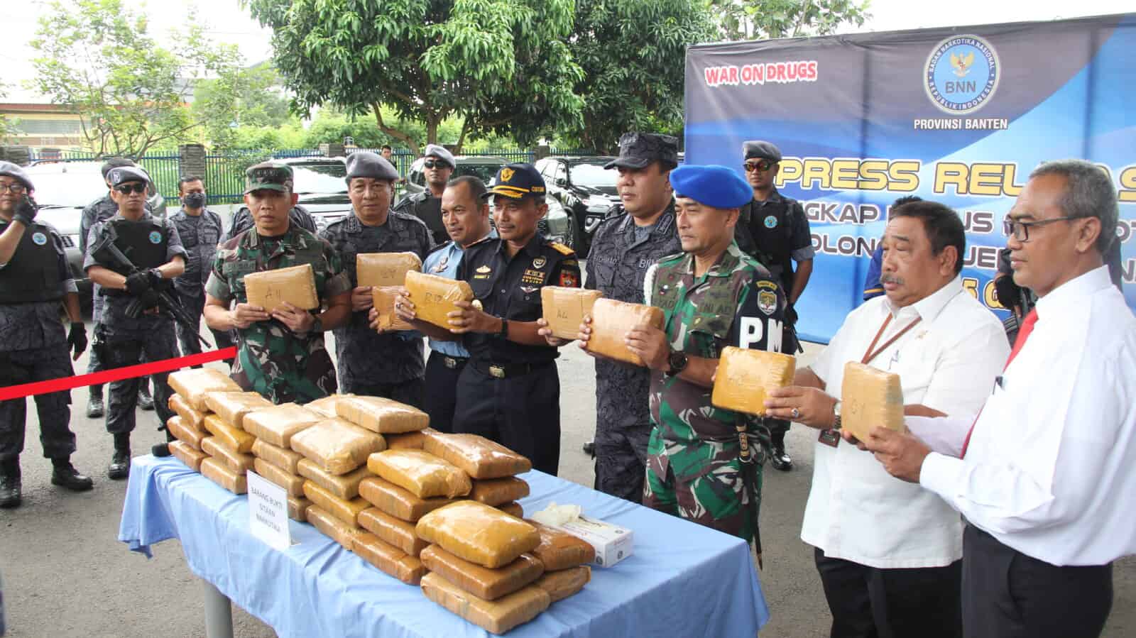 Press Release Barang Sitaan Narkotika Jenis Ganja Seberat ± 52.015 Gram Press Release Barang Sitaan Narkotika Jenis Ganja Seberat ± 52.015 Gram