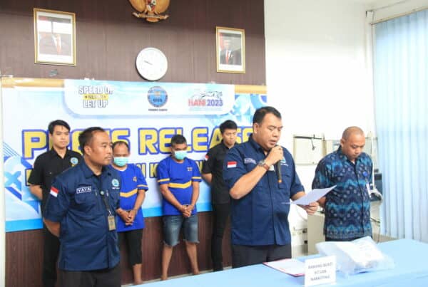 PRESS RELEASE HASIL PENGUNGKAPAN JARINGAN/SINDIKAT NARKOTIKA JENIS SABU SEBERAT ± 1.312,485 GRAM PRESS RELEASE HASIL PENGUNGKAPAN JARINGAN/SINDIKAT NARKOTIKA JENIS SABU SEBERAT ± 1.312,485 GRAM