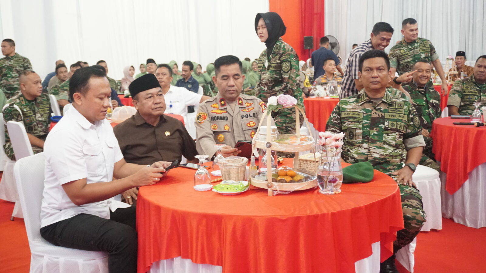 KA BNNP Banten Brigjen Pol. Drs. Rohmad Nursahid, M.Si. Hadiri Syukuran HUT Ke-78 Kodam III/Siliwangi dan HUT Ke-58 Korem 064/Maulana Yusuf KA BNNP Banten Hadiri Syukuran HUT Ke-78 Kodam III/Siliwangi dan HUT Ke-58 Korem 064/Maulana Yusuf